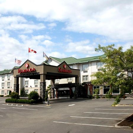 Ramada By Wyndham Surrey/Langley Hotel Екстериор снимка