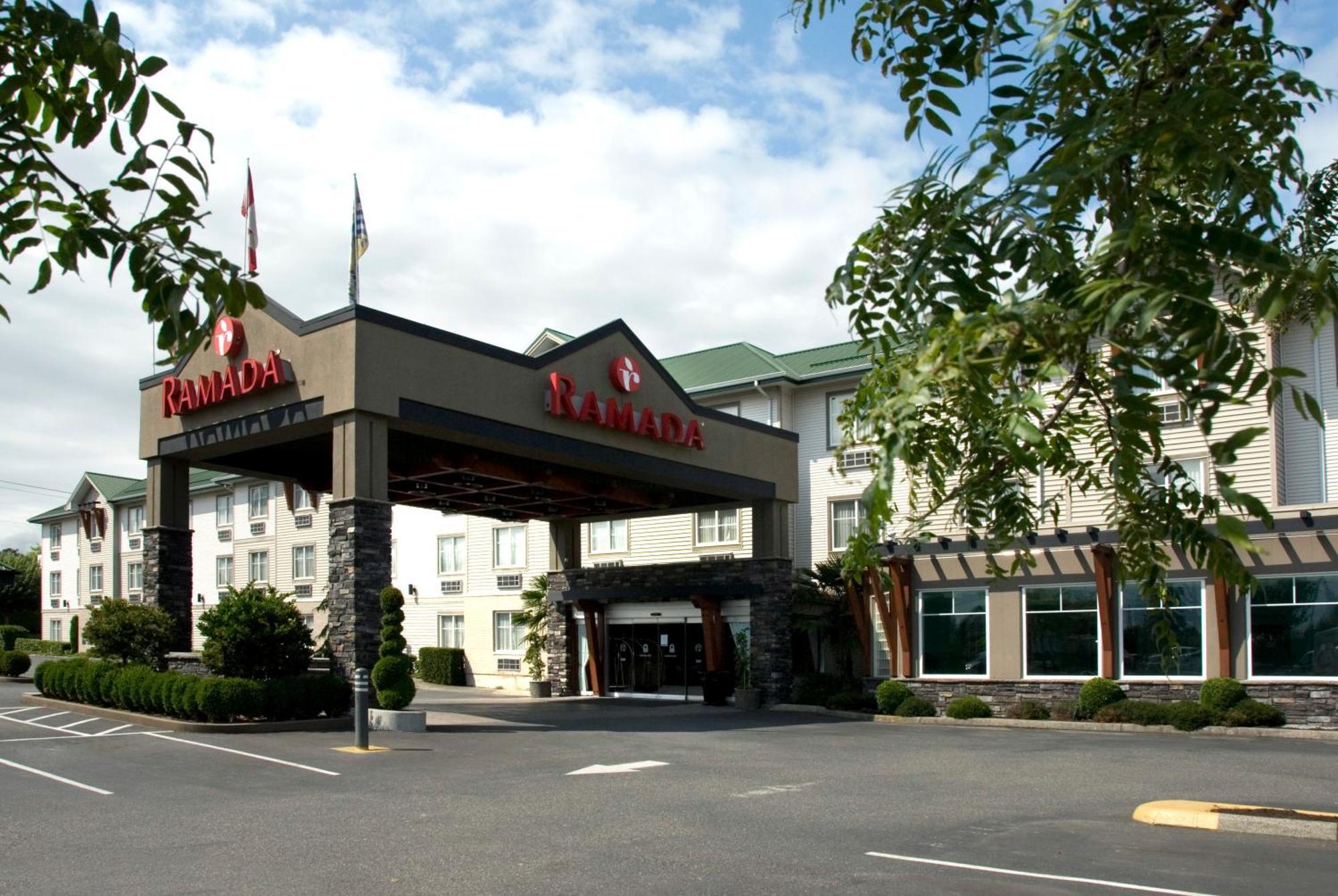 Ramada By Wyndham Surrey/Langley Hotel Екстериор снимка